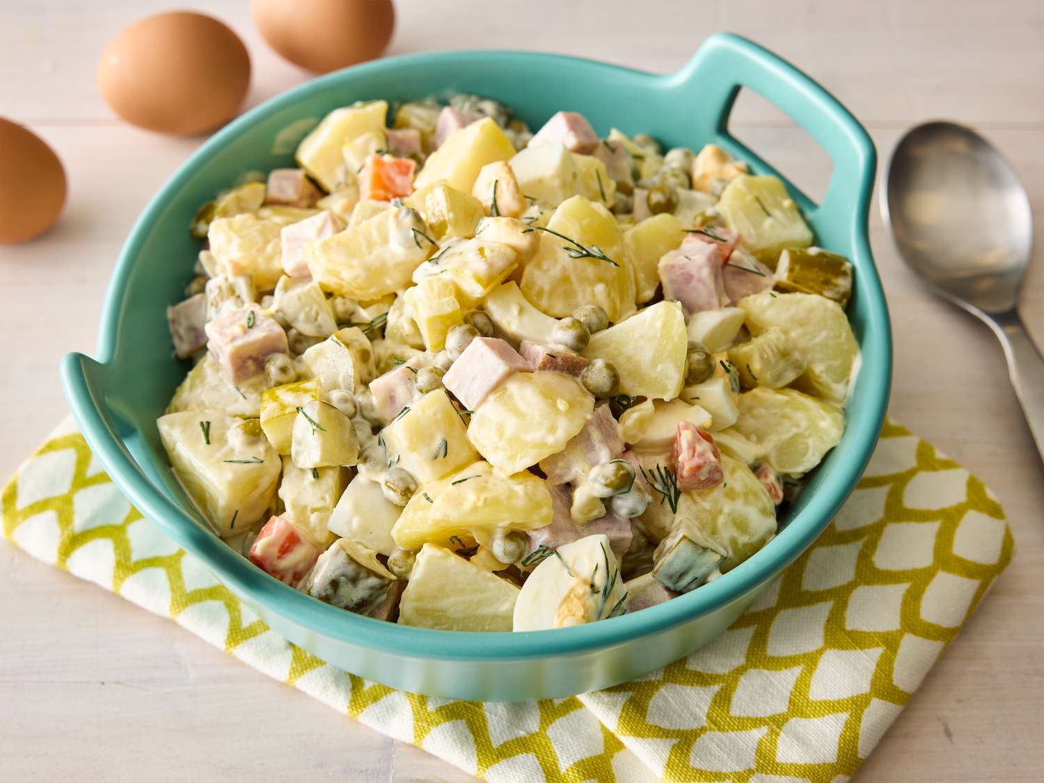 El efecto de cocer y triturar las patatas en la ensalada Olivier